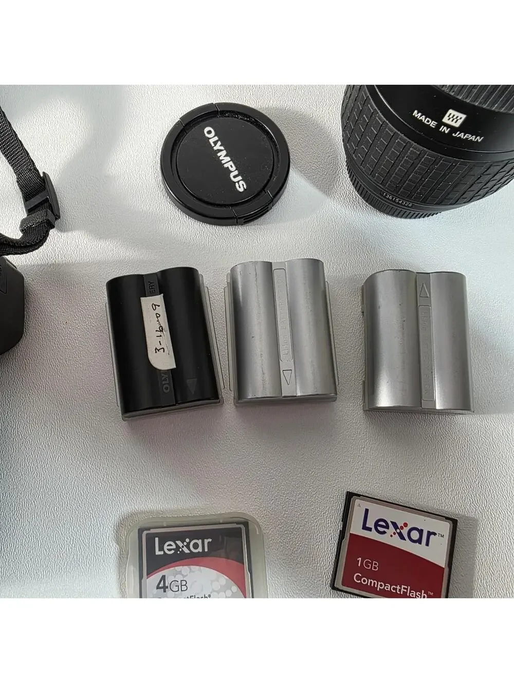 Olympus EVOLT E-500 8.0MP Digital SLR Camera Kit Bundle